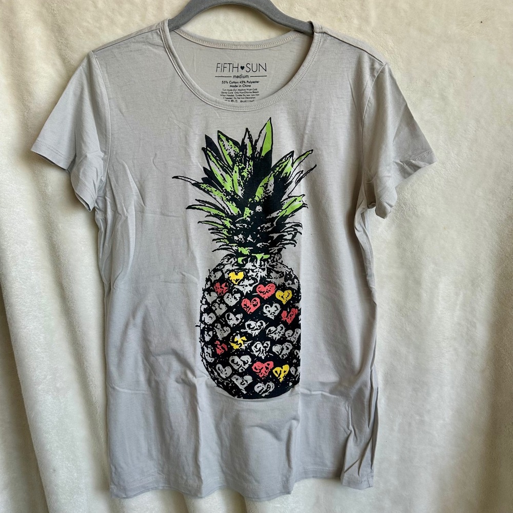 Fifth Sun Medium‎ Gray Scoop Neck Pineapple Heart Summer Graphic Tee Shirt M